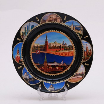Сувенирная керамическая черная тарелка с наклейками - Москва 19,5см